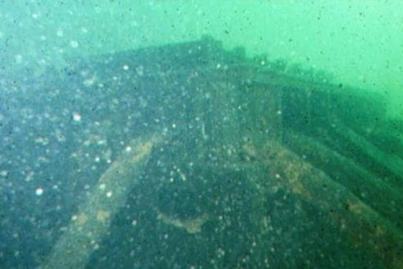 Los restos del prototipo del H.M.S. Habakkuk yacen en el fondo del lago Patricia, en Canadá y fueron vandalizados por turistas submarinos, según denunció la arqueóloga subacuática Susan Langley