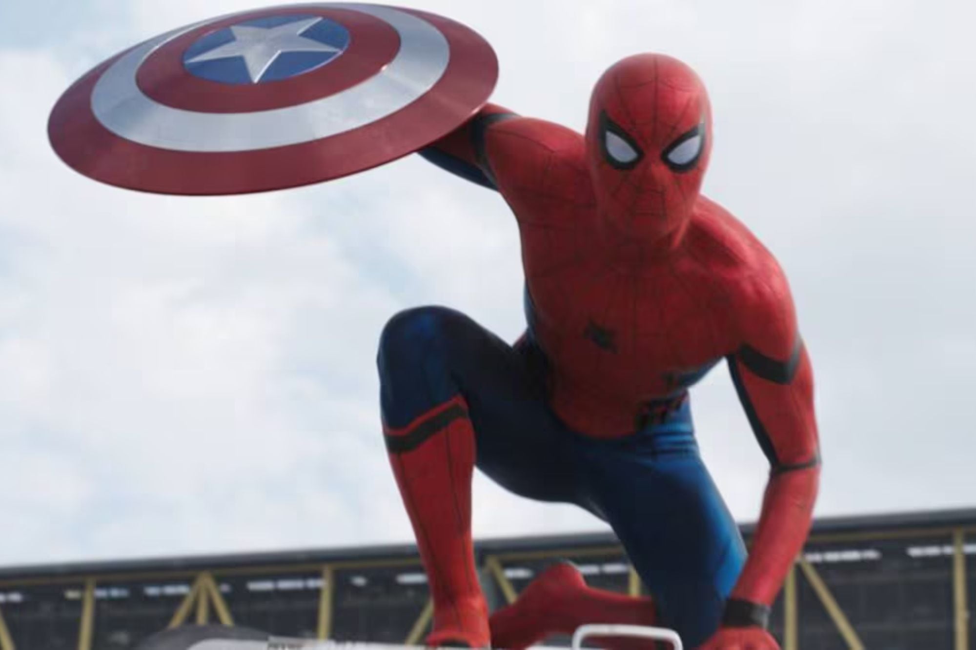 La primera aparición del Hombre Araña de Tom Holland fue en Captain America: Civil War (2016)