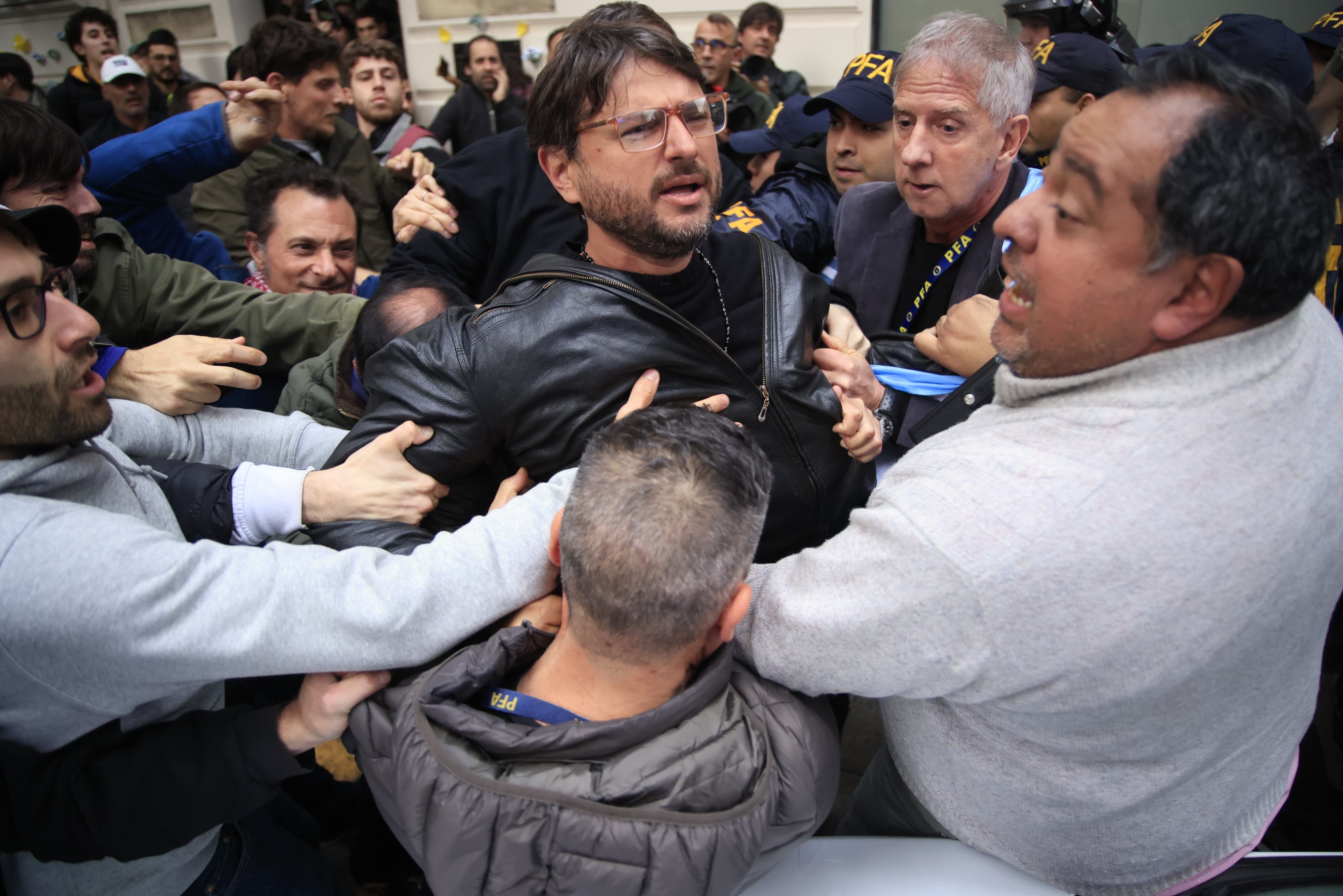 Revés judicial para Grabois, que se resiste a un peritaje de su teléfono por la toma del Instituto Perón