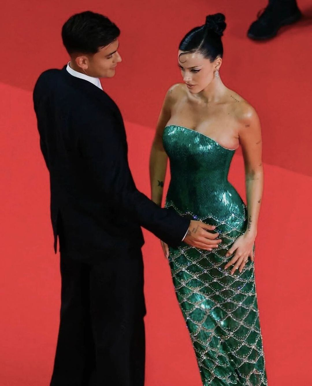 Los looks de Dybala y Sabatini en el Festival de Cannes 2024 (Foto: Instagram @orianasabatini)