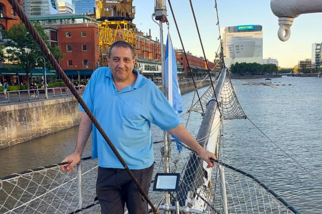 Se enamoró de Argentina, no le importó dejar la medicina para ser albañil, y hoy ejerce su vocación con éxito: “Un hermoso virus”