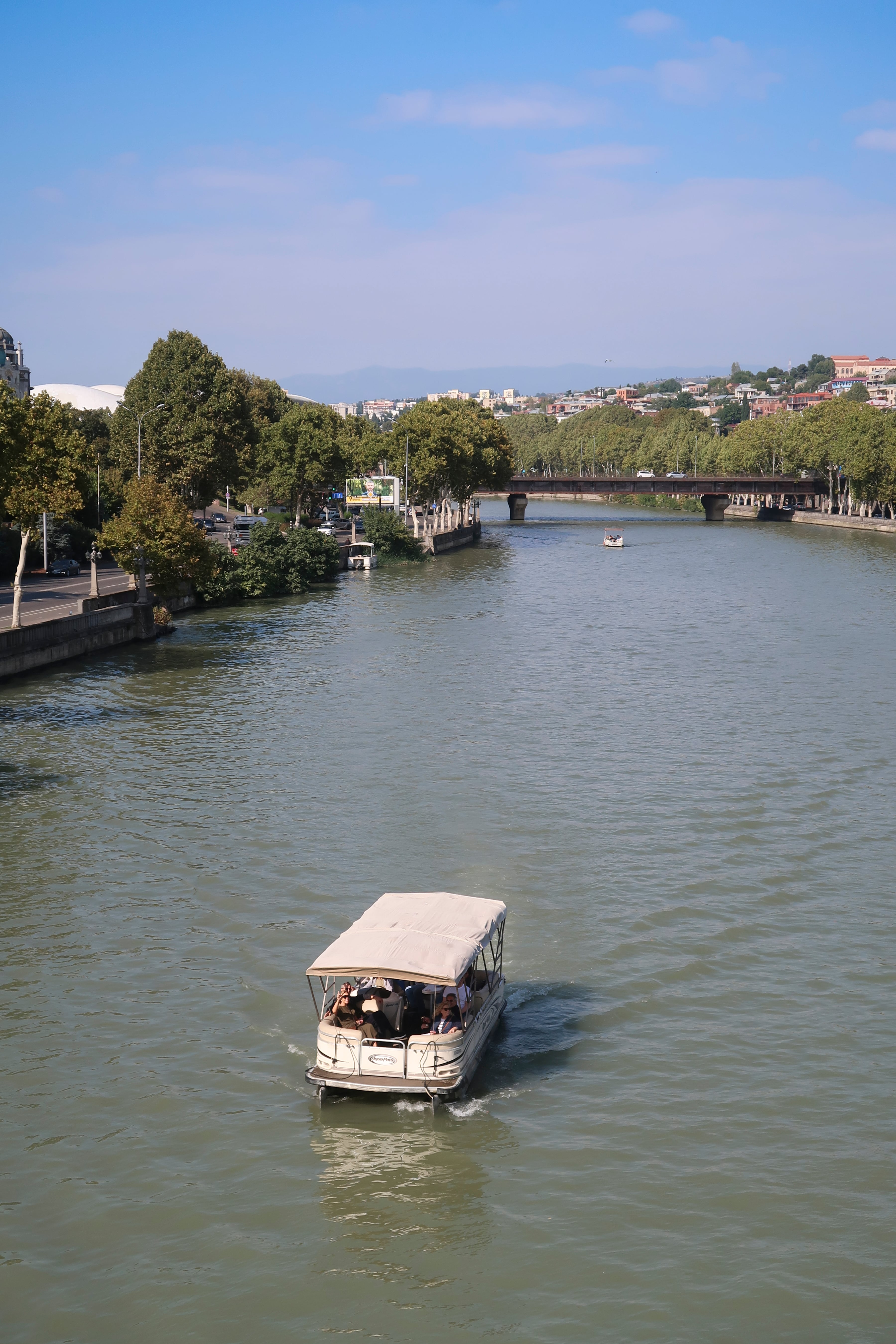 Tbilisi es la capital y la ciudad más grande de Georgia que se encuentra a orillas del río Kura