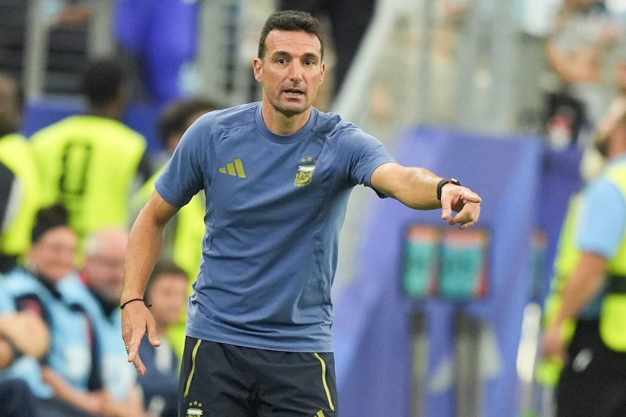 Scaloni se quedó sin palabras para elogiar a Messi, rescató la actitud del equipo y analiza modificaciones ante Jordania