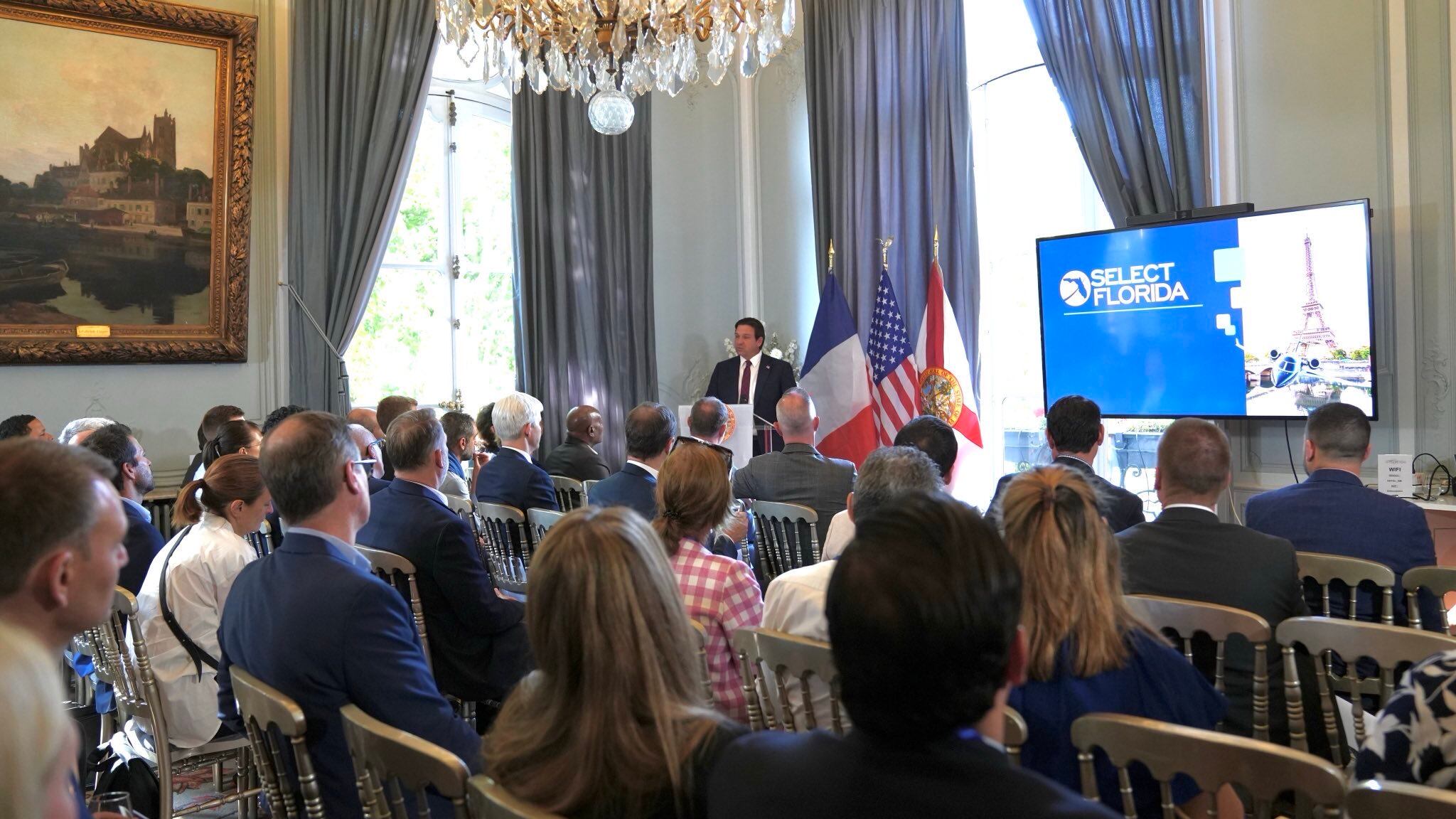 Desde París, el gobernador también anunció la nueva plata de Aura Aero en Daytona Beach