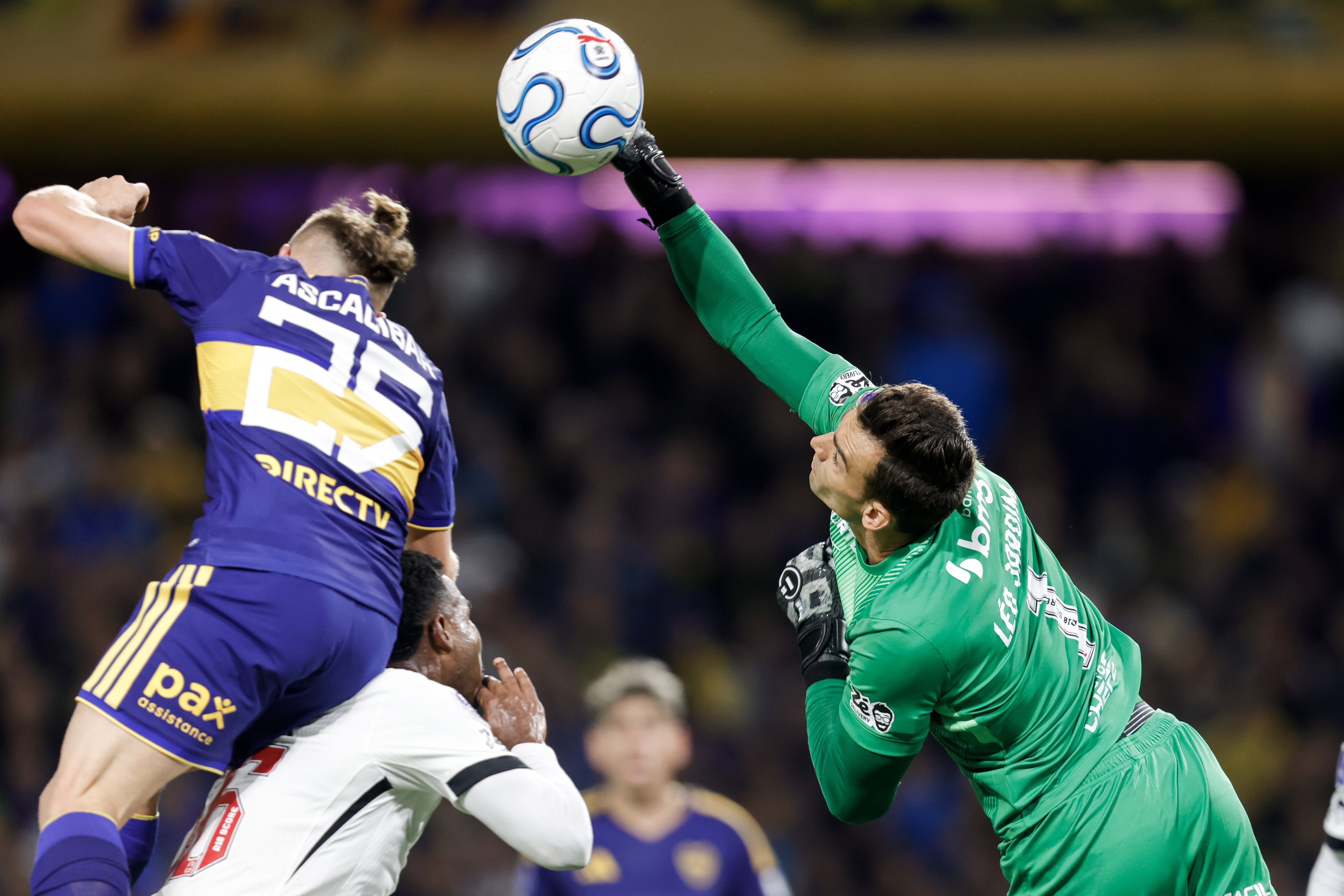 A los tumbos: así fue Boca durante buena parte de la noche, sin claridad ni precisión para romper el cero