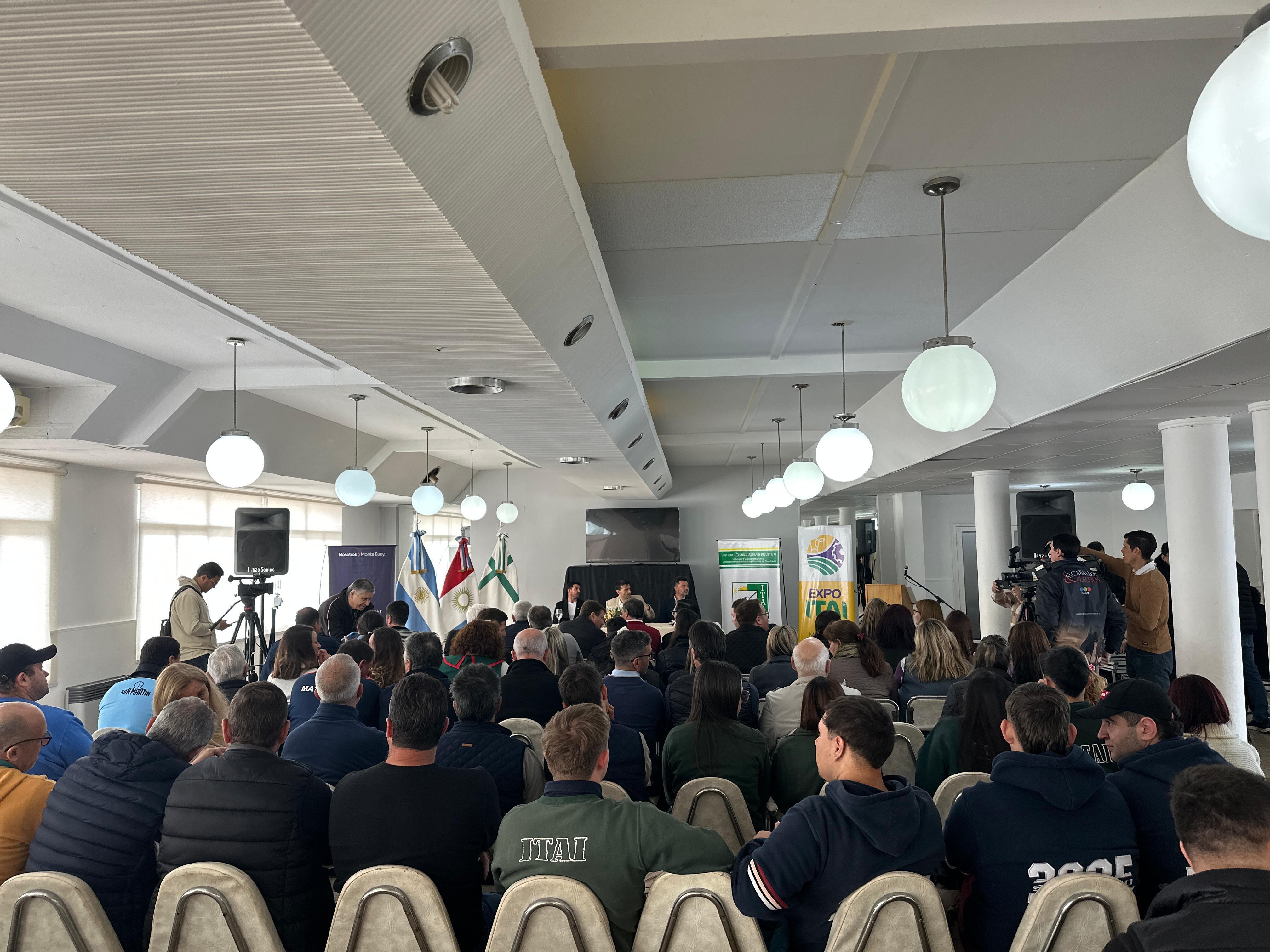 La agenda continuará durante el fin de semana con propuestas culturales, recreativas y técnicas que buscan convocar tanto a productores como a familias de la región