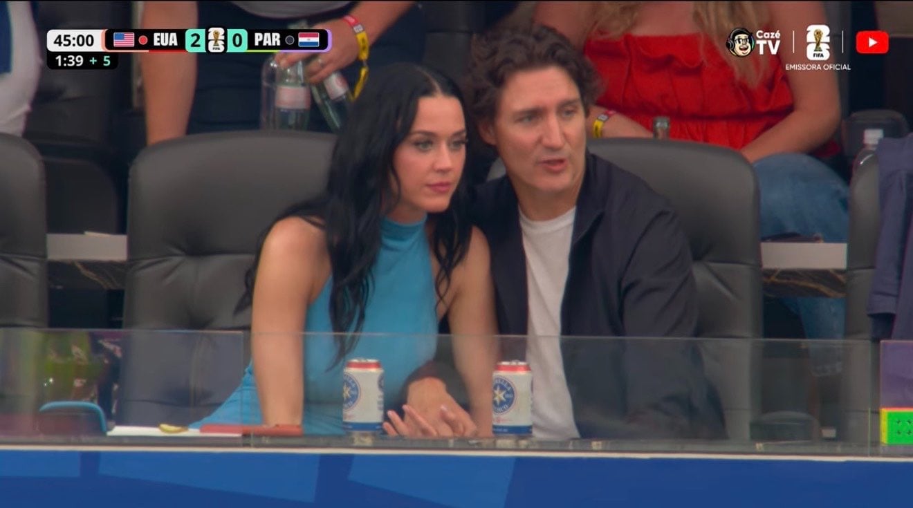 La pareja observando el partido entre EE.UU. y Paraguay
