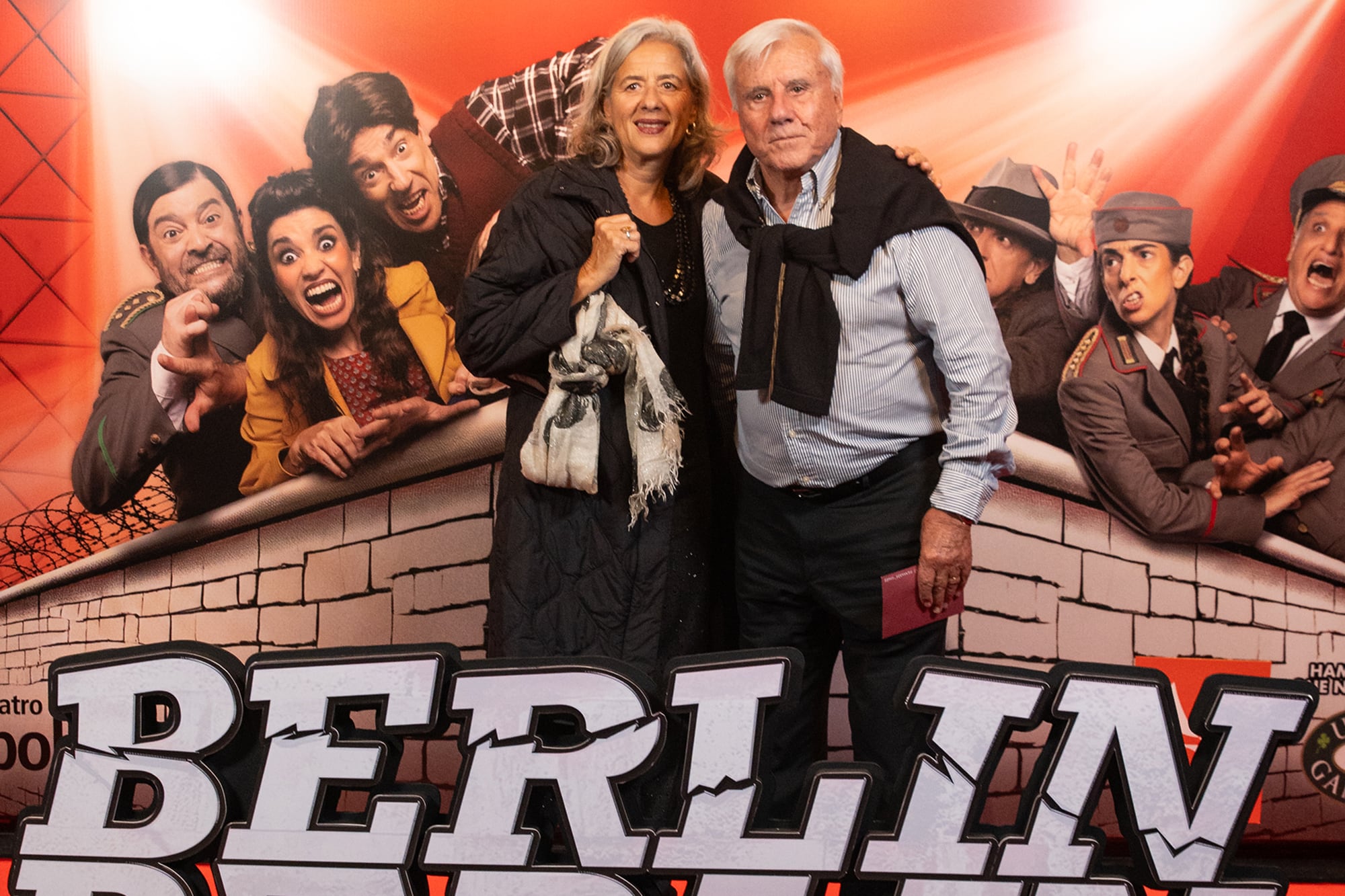 Noches de estreno: una novia orgullosa, un productor enamorado y una cumbre de comediantes en la calle Corrientes 29 Fernando Bravo y su esposa, Andrea Montaldo