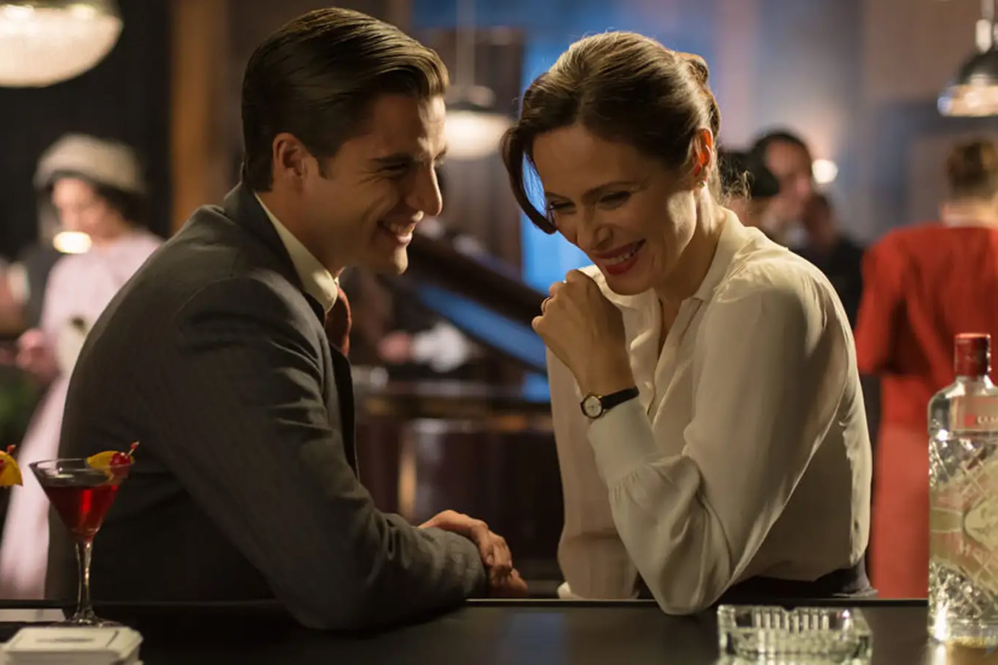 A 12 años de protagonizar Velvet, Aitana Sánchez-Guijón y Maxi Iglesias viven un fogoso romance