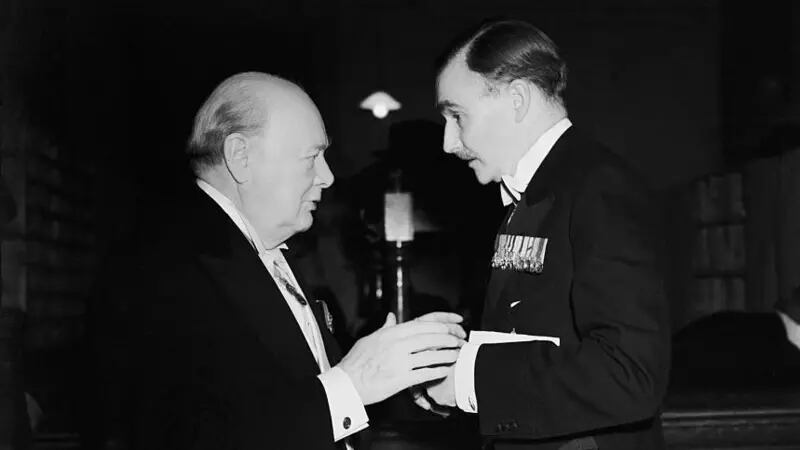 Tanto el primer ministro Winston Churchill (izq.) como el secretario privado de la reina, Sir Alan Lascelles (der.) se oponían al matrimonio
