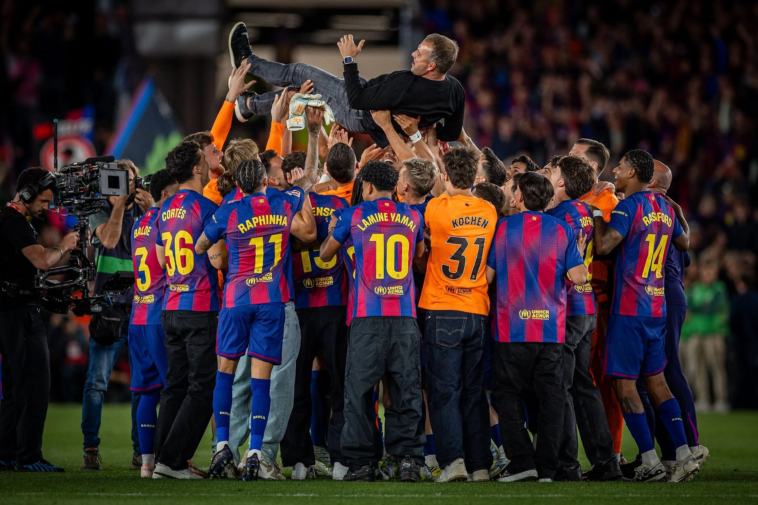 Barcelona, campeón de la liga, con el DT alemán por el aire