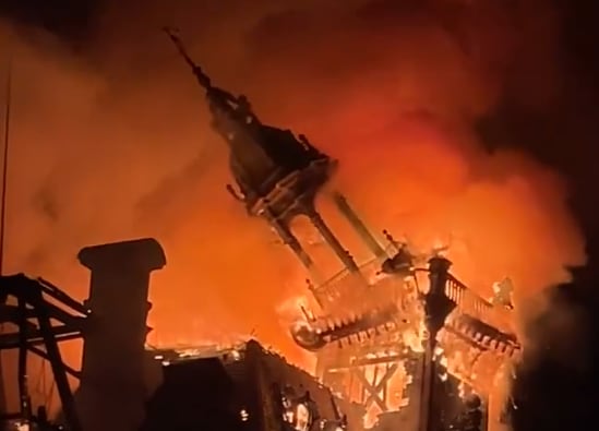 El impactante incendio de una alcaidía de 143 años en las protestas en Francia