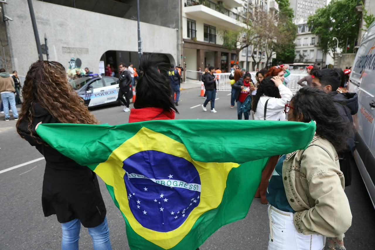 Elecciones de Brasil, residentes votan en la embajada de Brasil en Argentina