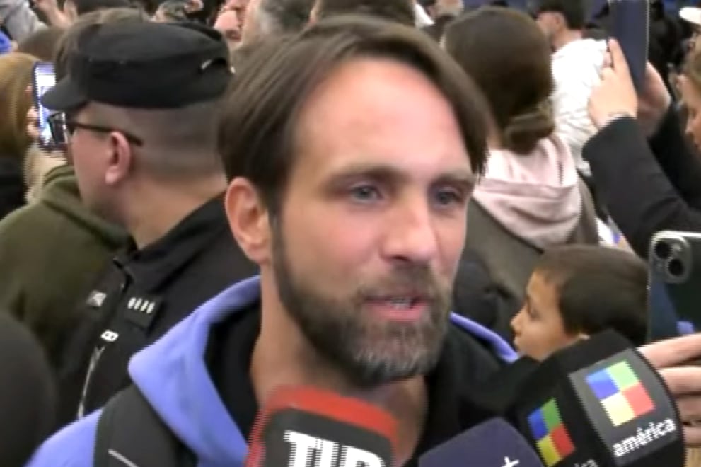 El hermano de Nicolás Tagliafico durante su llegada al Aeropuerto Internacional de Ezeiza