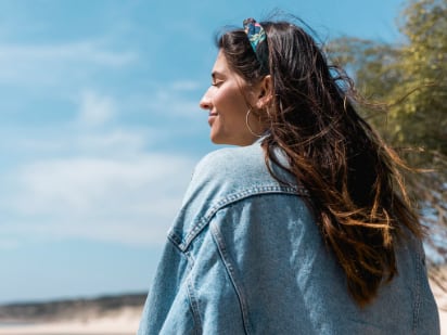 El significado de sentirse más tranquilo en soledad que acompañado, según la psicología