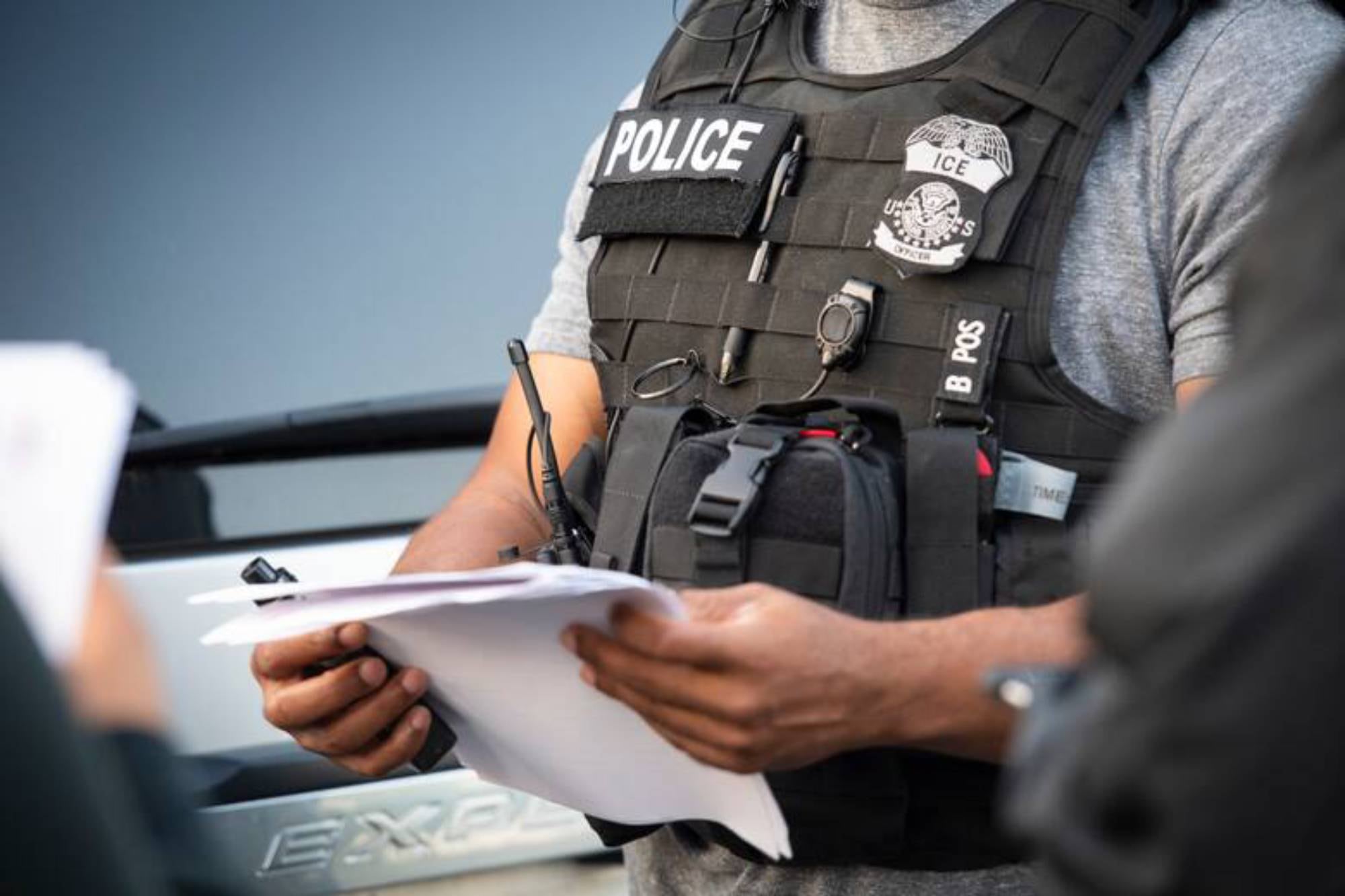 Base de datos del FBI: la regla que permite al ICE y a la CBP tomar ADN a migrantes detenidos