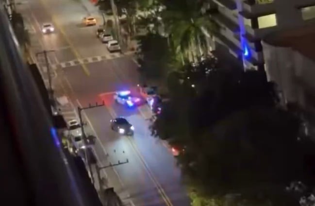 Miami: se robó una Ferrari, la manejó perseguido por la Policía y la chocó contra un poste de luz