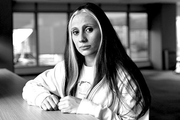 Grooming: la engañó por redes sociales y la obligó a hacer videos sexuales desde los 10 años