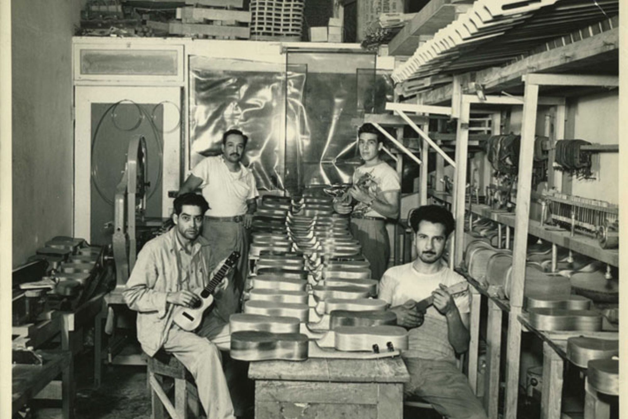 El legado familiar de Delgado inició en 1900, cuando su abuelo comenzó a fabricar guitarras junto a su hermano