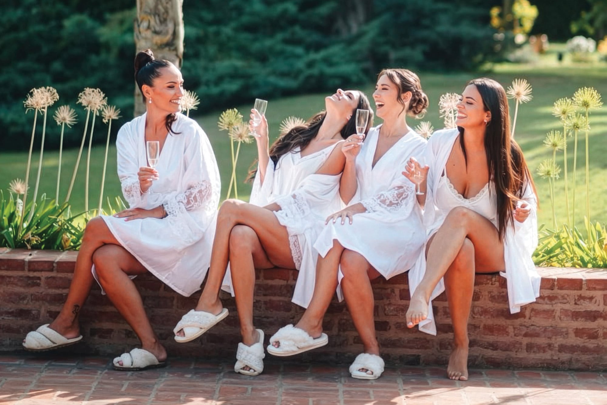 La novia se divirtió con las damas de honor, antes del casamiento. “Recomiendo no saltearse la previa a tu boda con personas que te llenen el alma”, explicó