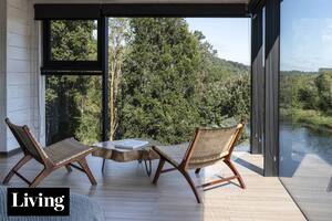 Dos amigos crearon cuatro cabañas increíbles para proteger un santuario natural chileno