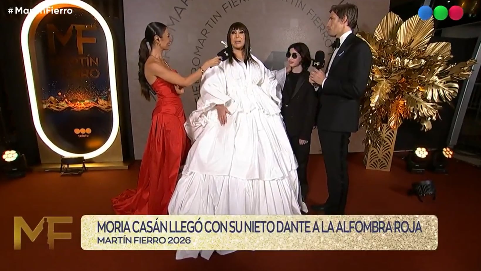 Moria Casán llevó a Dante a la entrega de los Martín Fierro 2026 y lo presentó en la alfombra roja