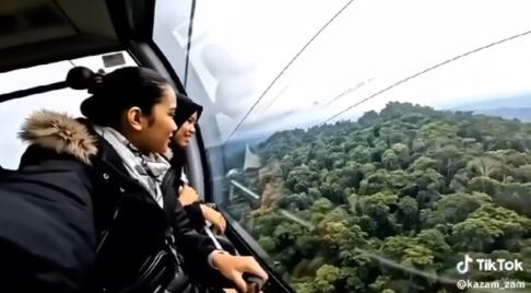 Imágenes del video falso generado con inteligencia artificial que mostraba el supuesto teleférico rodeado de turistas y naturaleza. Crédito: Imasofia a través de Threads.