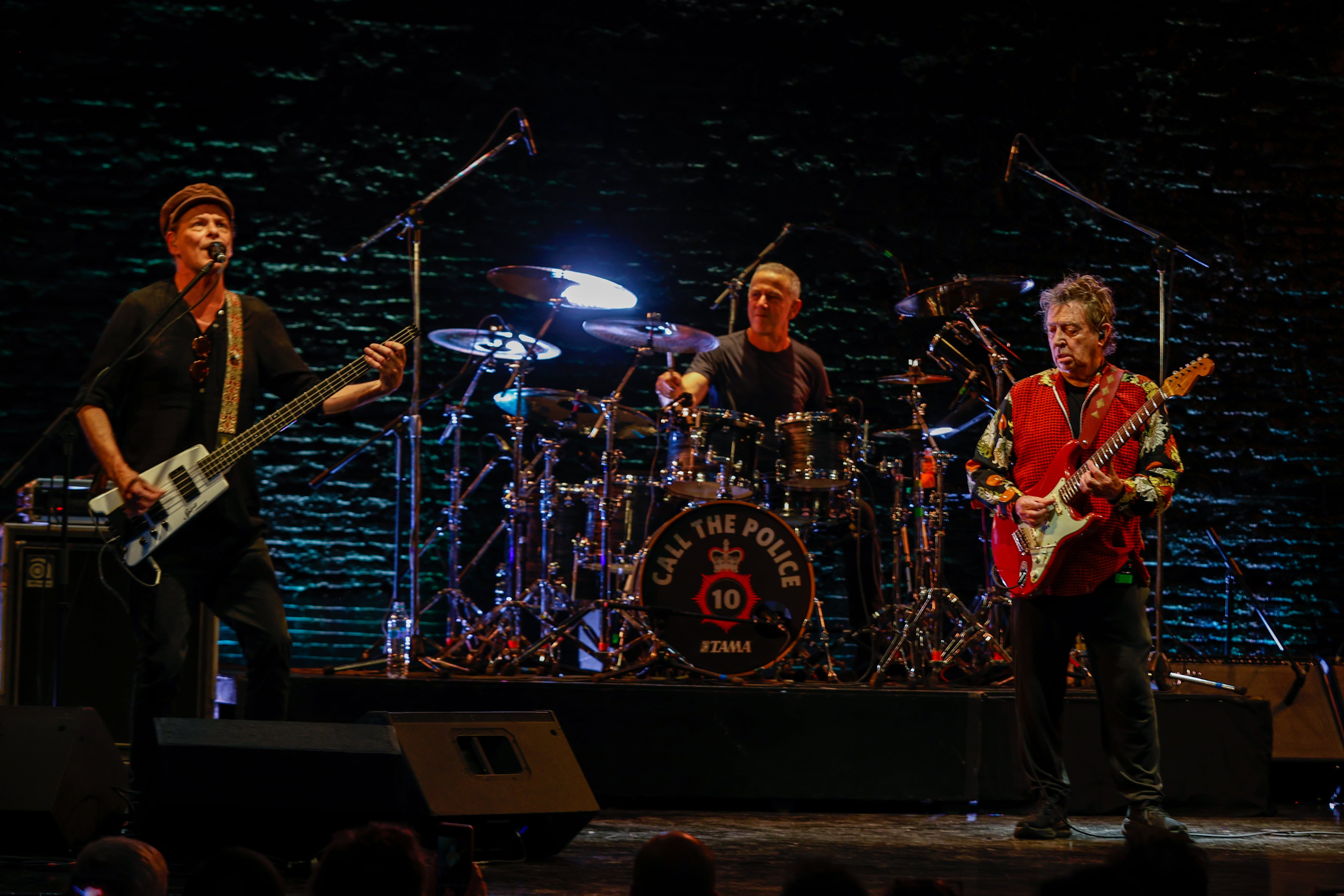 Call The Police: Rodrigo Santos, João Barone y Andy Summers