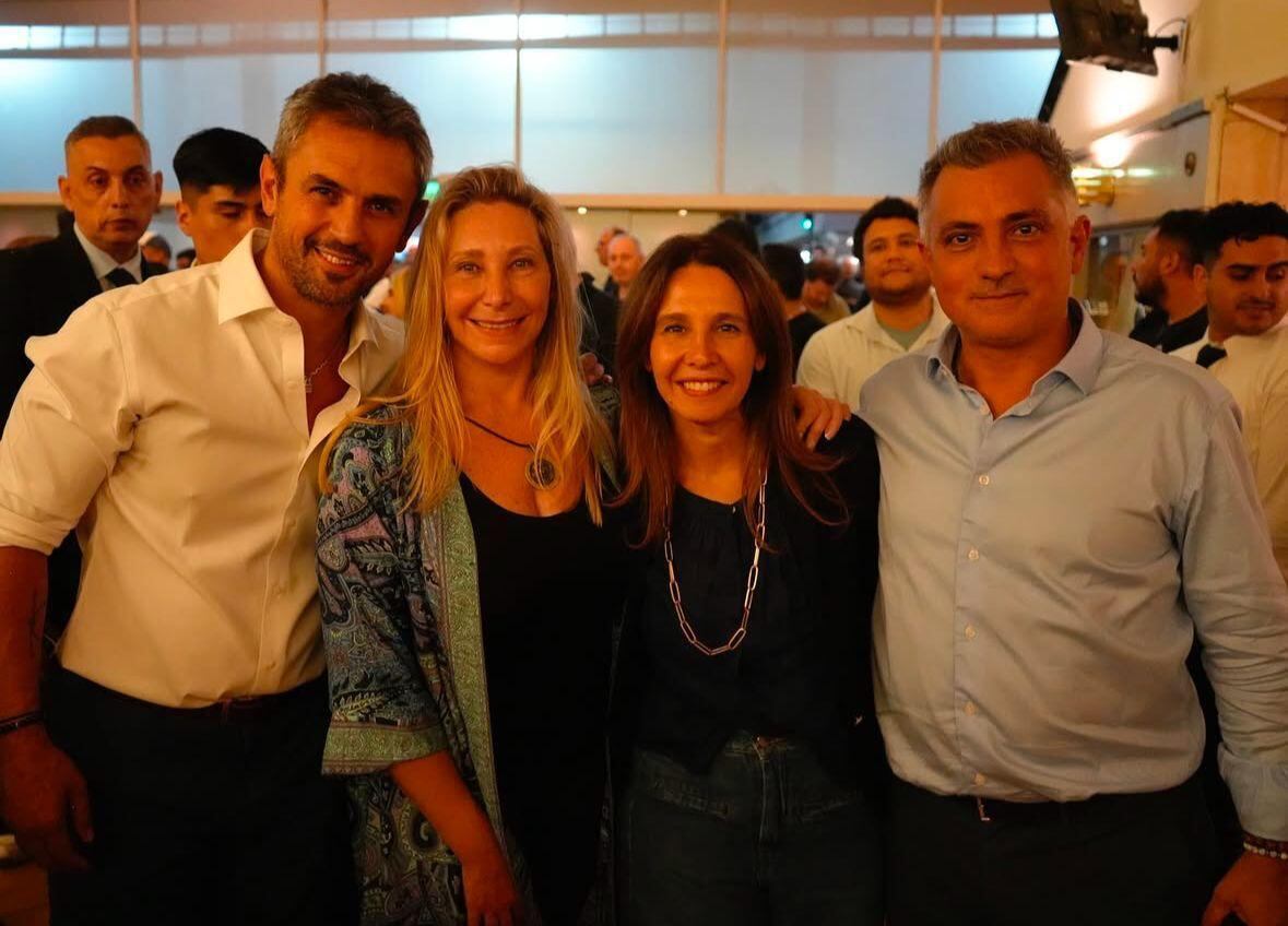 Martín Menem, Karina Milei, Pilar Ramírez y Sebastián Pareja, durante el acto del miércoles de LLA en Capital Federal, en el barrio de Floresta.