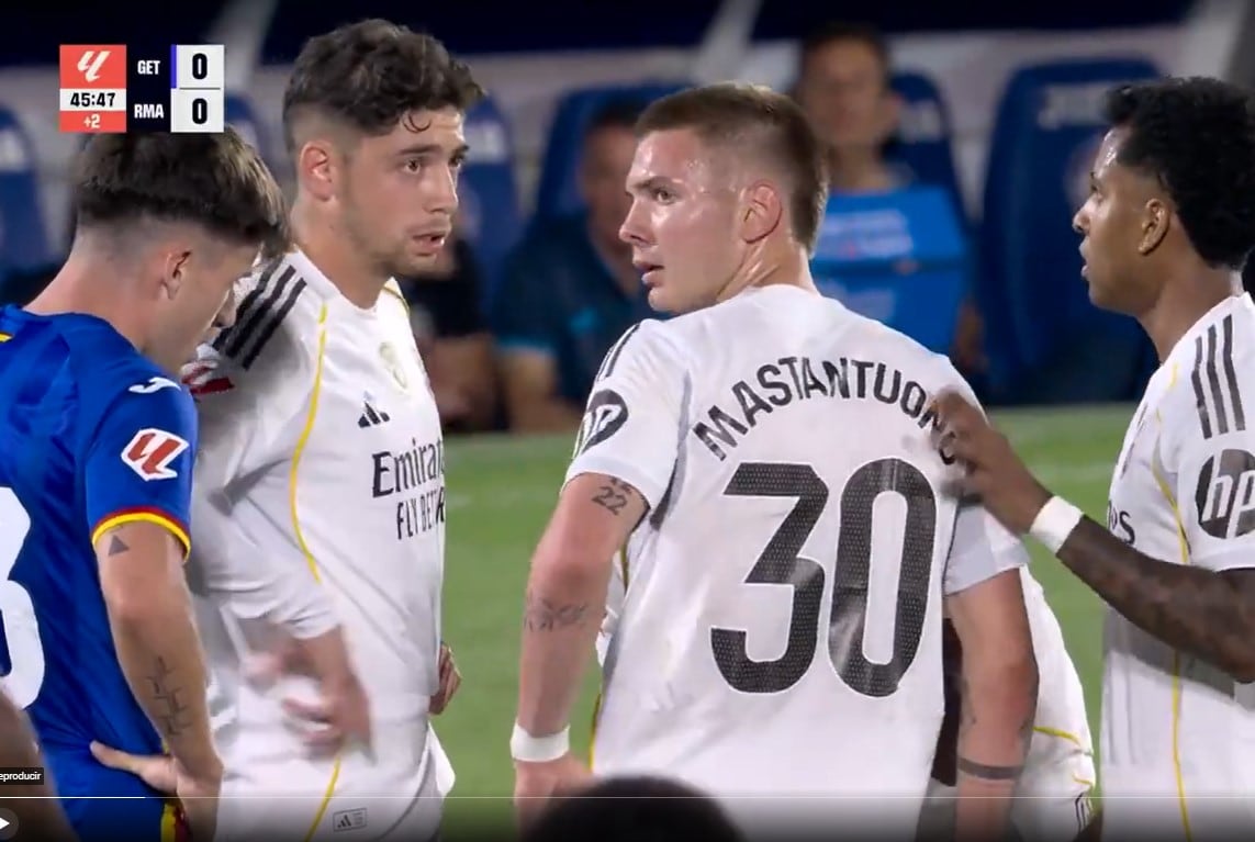 Franco Mastantuono y un curioso enojo con Alaba por un tiro libre en Real Madrid