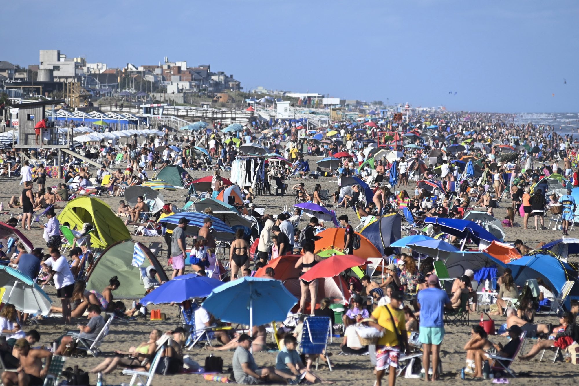Balance de verano: Pinamar cierra enero entre “números altos” y márgenes más ajustados
