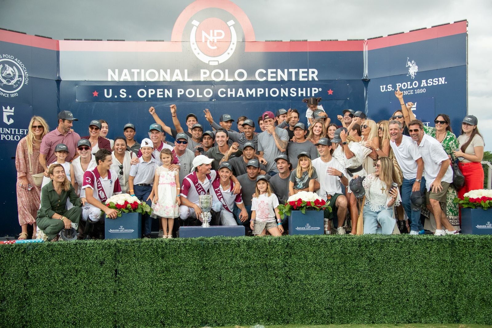 Para el álbum familiar: Pilot y sus allegados, en lo más alto del podio del US Open