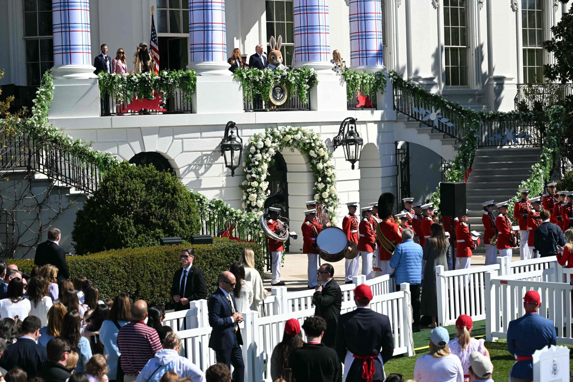El presidente Donald Trump y la primera dama, Melania Trump, en la Casa Blanca.