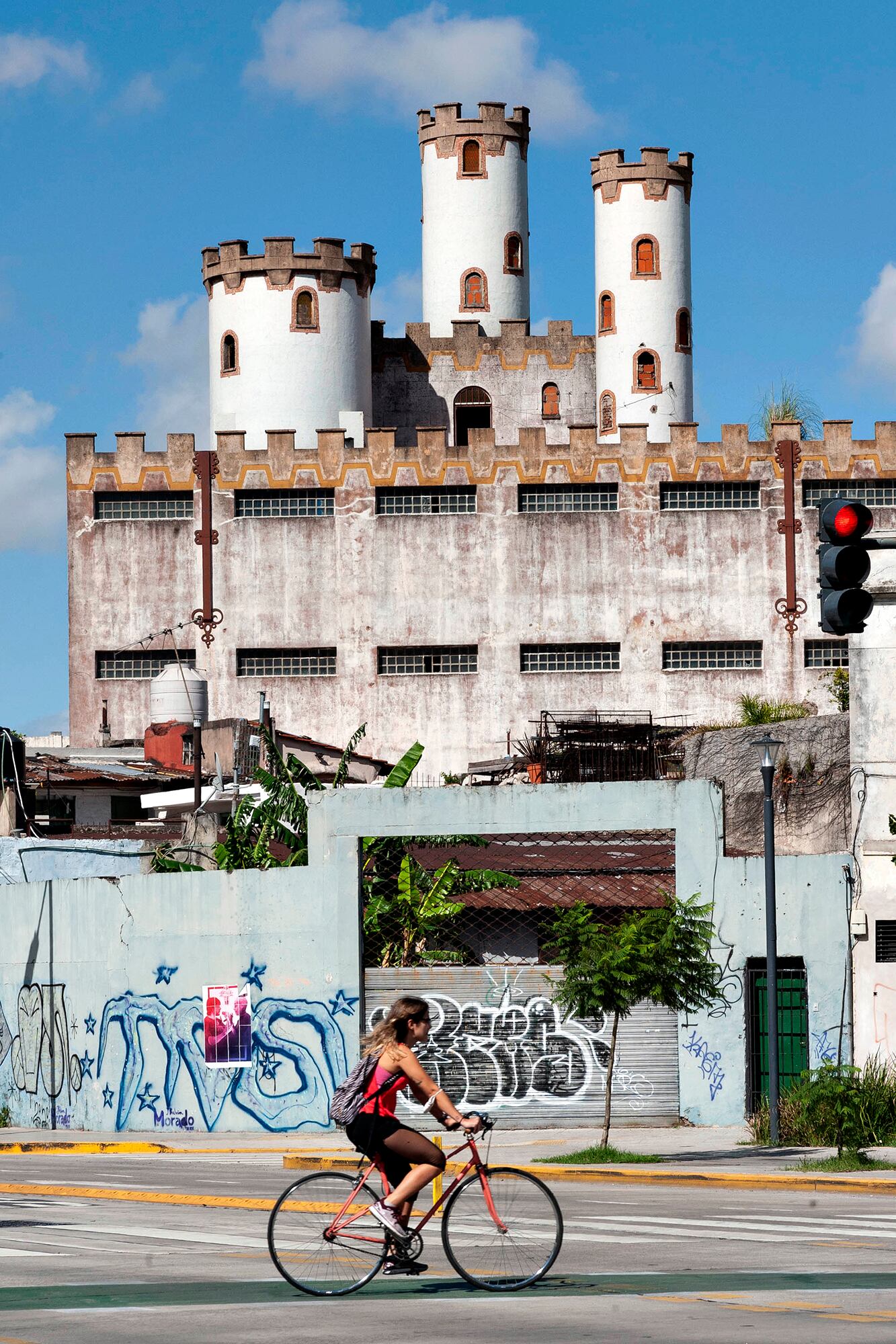 La demolición se dará en el contexto de un reordenamiento de la traza de la ex Autopista 3 (AU3)