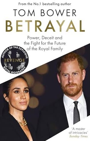 La portada de Betrayal: Power, Deceit and the Fight for the Future of the Royal Family, el libro de Tom Bower que reabre la polémica sobre las últimas horas de Isabel II y el lugar de Meghan dentro de la familia real