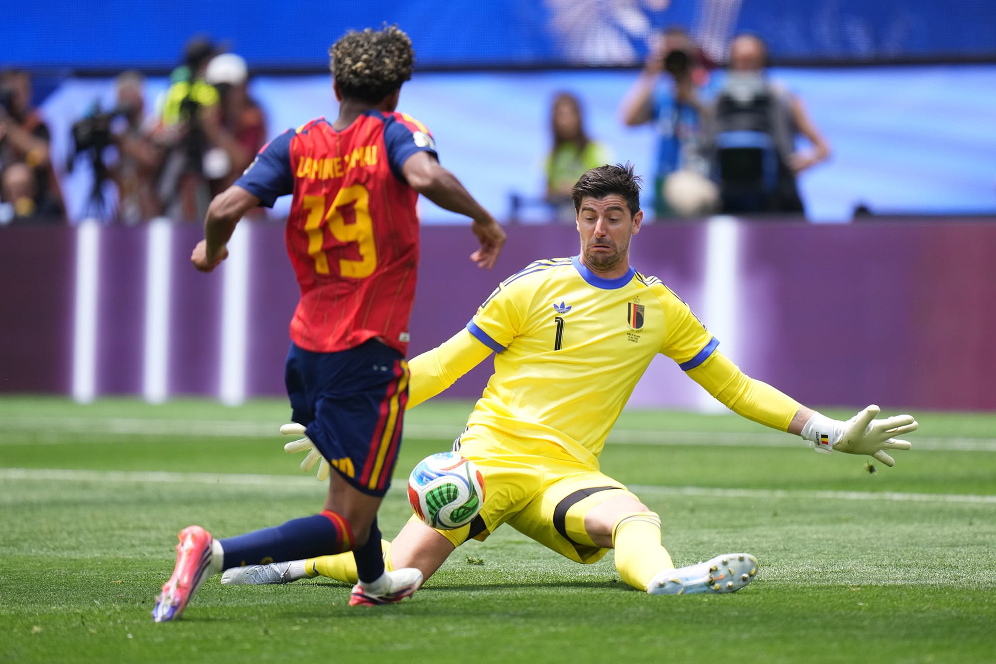 Thibaut Courtois le adivinó la intención en un momento crucial del partido