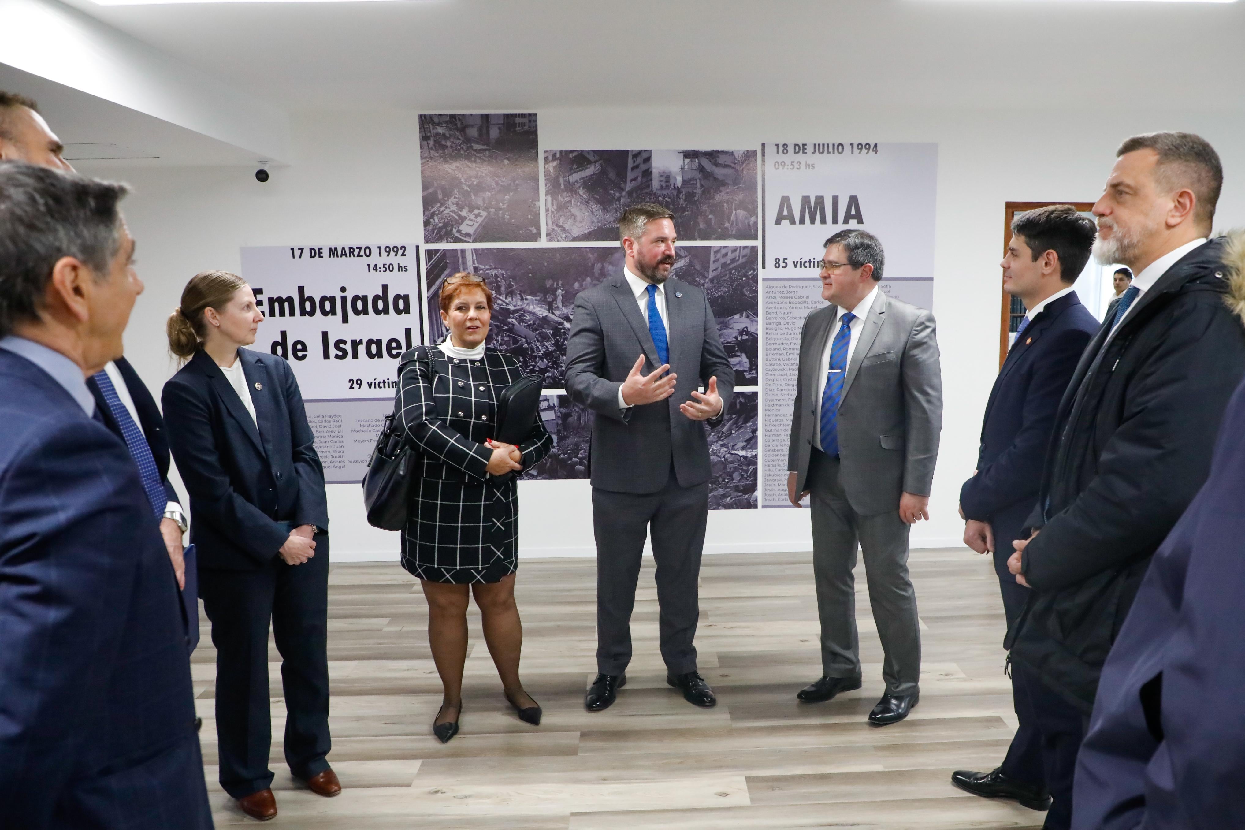 El FBI y la SIDE fortalecen la cooperación en la lucha contra el terrorismo y el crimen organizado
