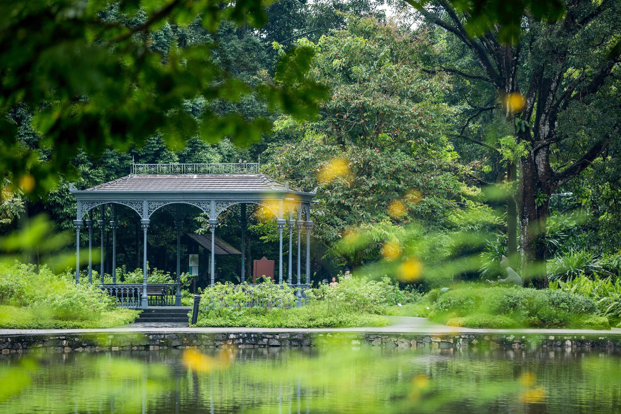 El pabellón del Swan Lake Gazebo