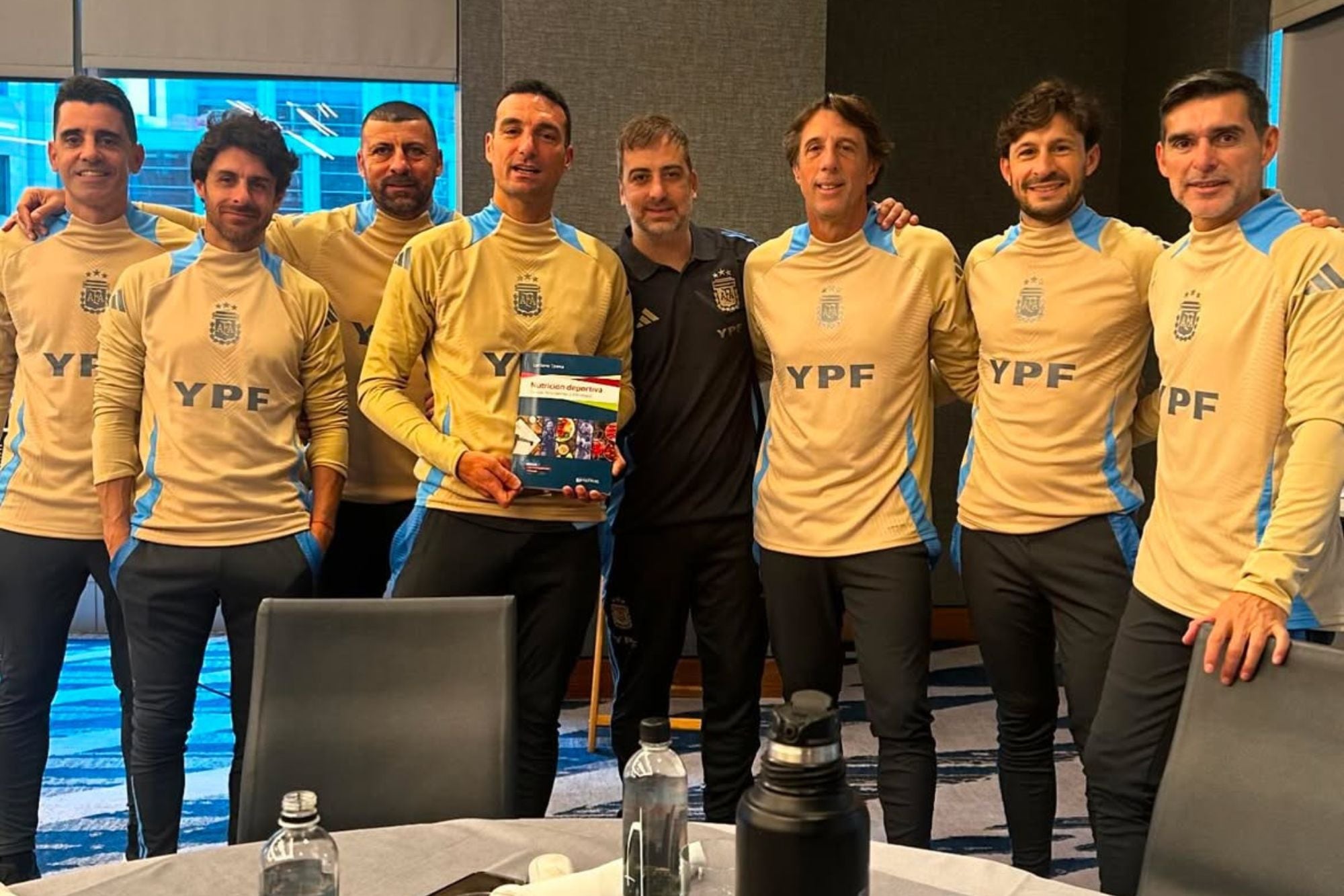 Luciano Spena cumple con un rol fundamental en el cuerpo técnico de la selección argentina
