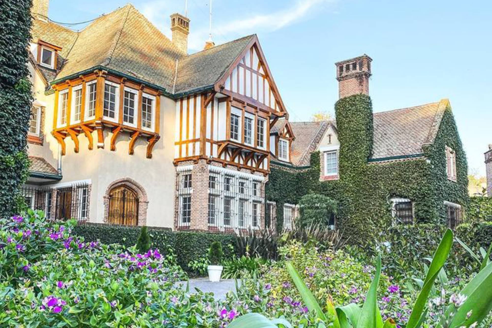 El palacio estilo Tudor-normando de la Estancia Villa María