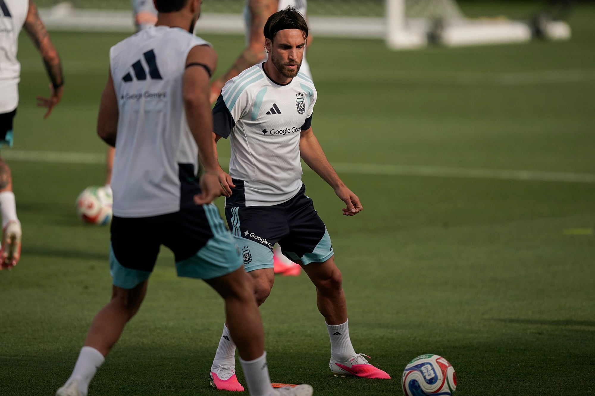 Messi se entrenó en Kansas City tras el comunicado de su familia por el estado de salud de Jorge, su padre 12 Nicolás Tagliafico se entrenó este jueves a la par de sus compañeros y busca meterse en el equipo para el partido frente a Austria