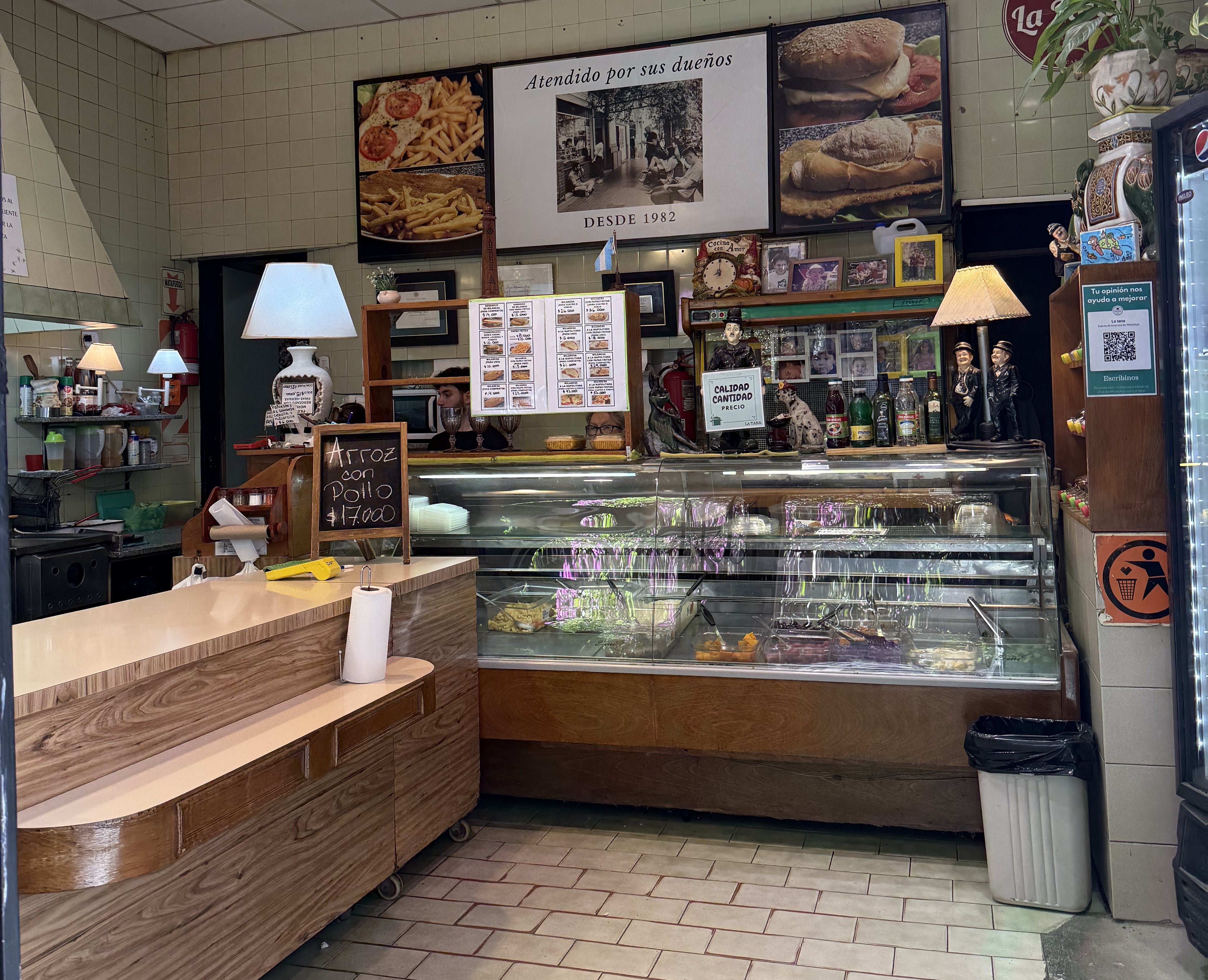 La rotisería vista desde la entrada