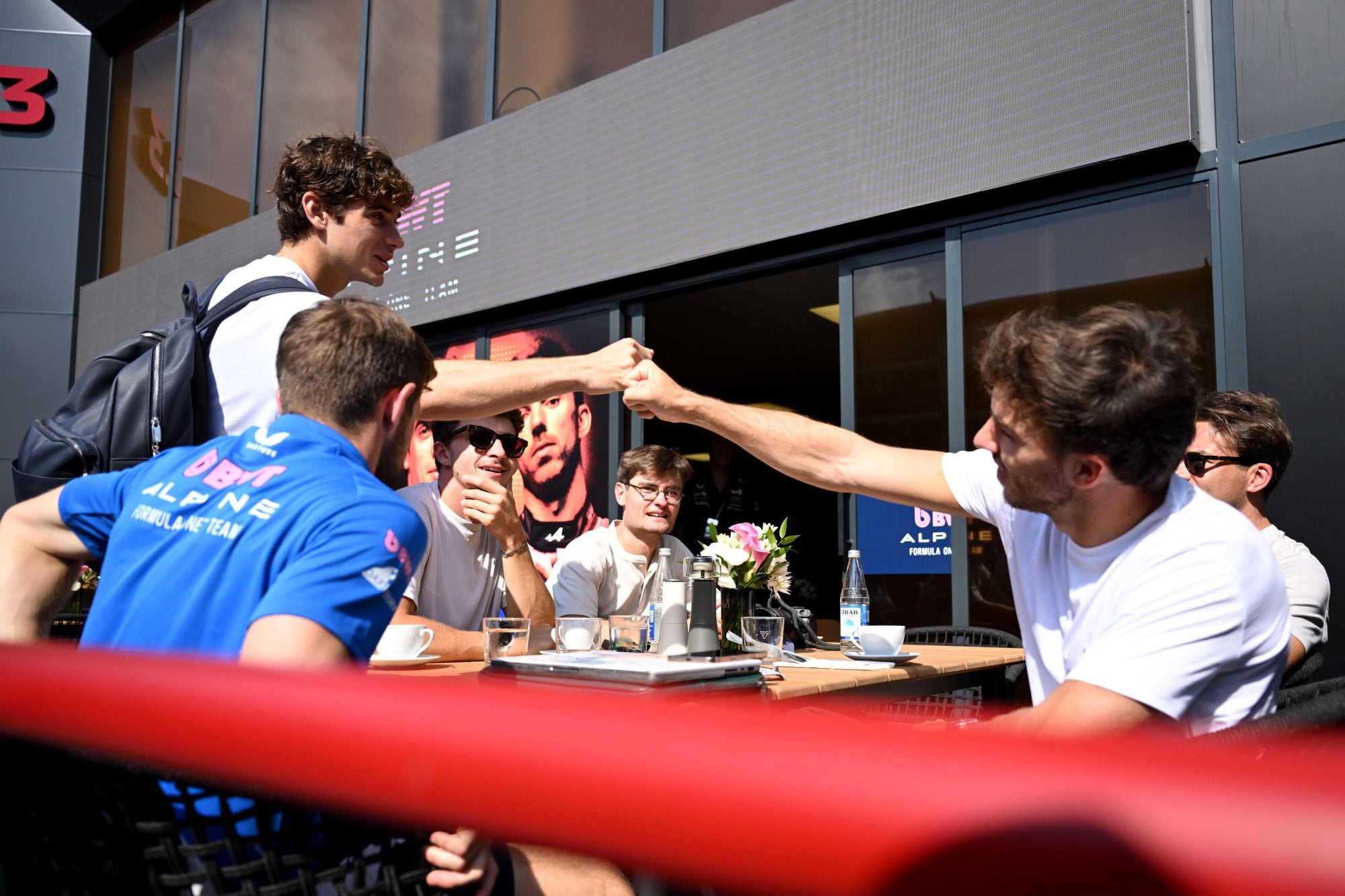 Colapinto y Gasly, un saludo en la previa del fin de semana