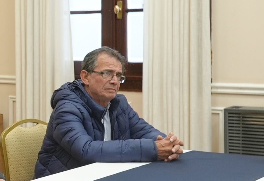 Santa Cruz: Claudio Vidal echó a su ministro de Trabajo por el presunto cobro de sueldos simultáneos