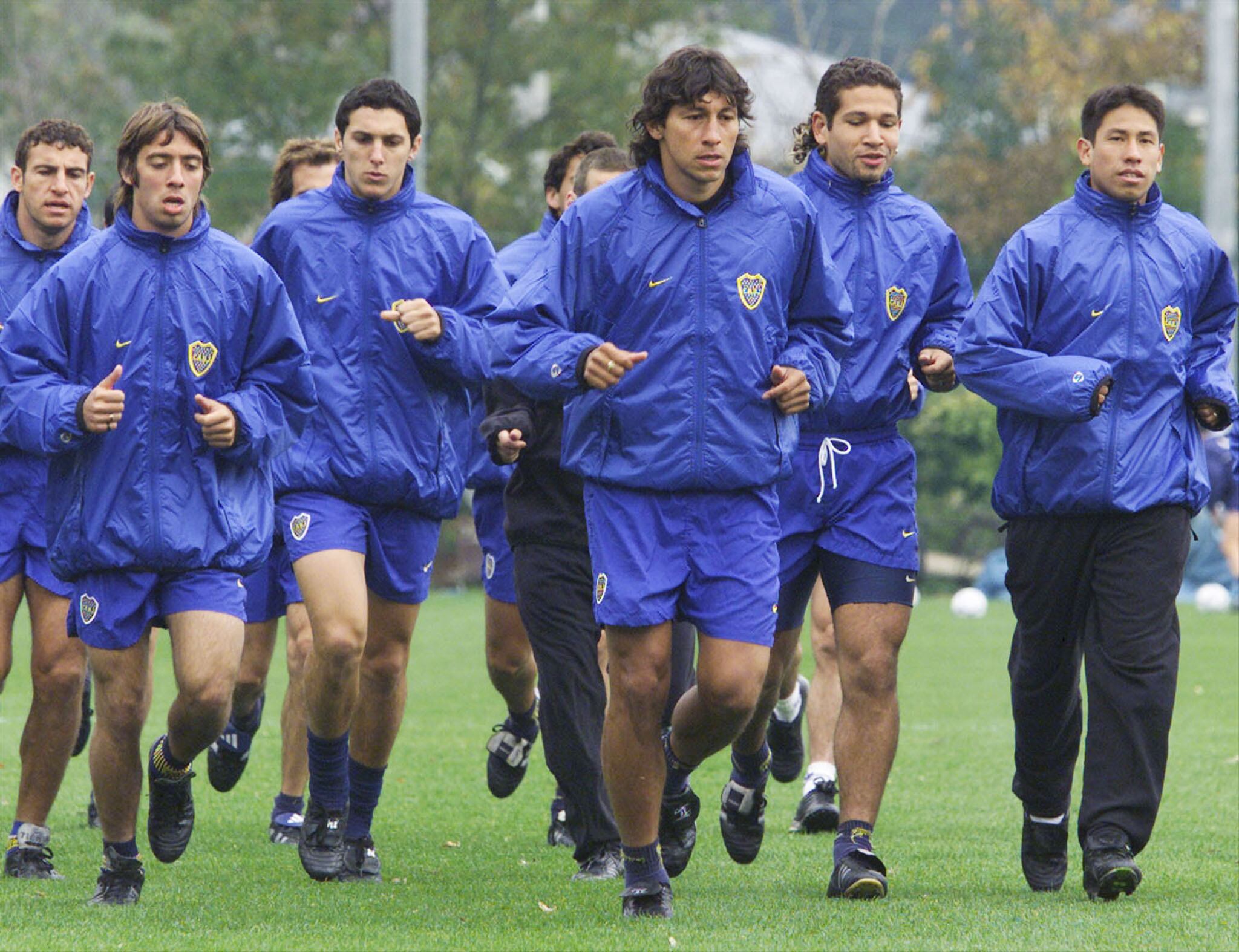Matellán, Marchant, Burdisso, el Patrón Bermúdez, Barijho y José Pereda, en un entrenamiento en el estadio Kawasaki, el 23 de noviembre