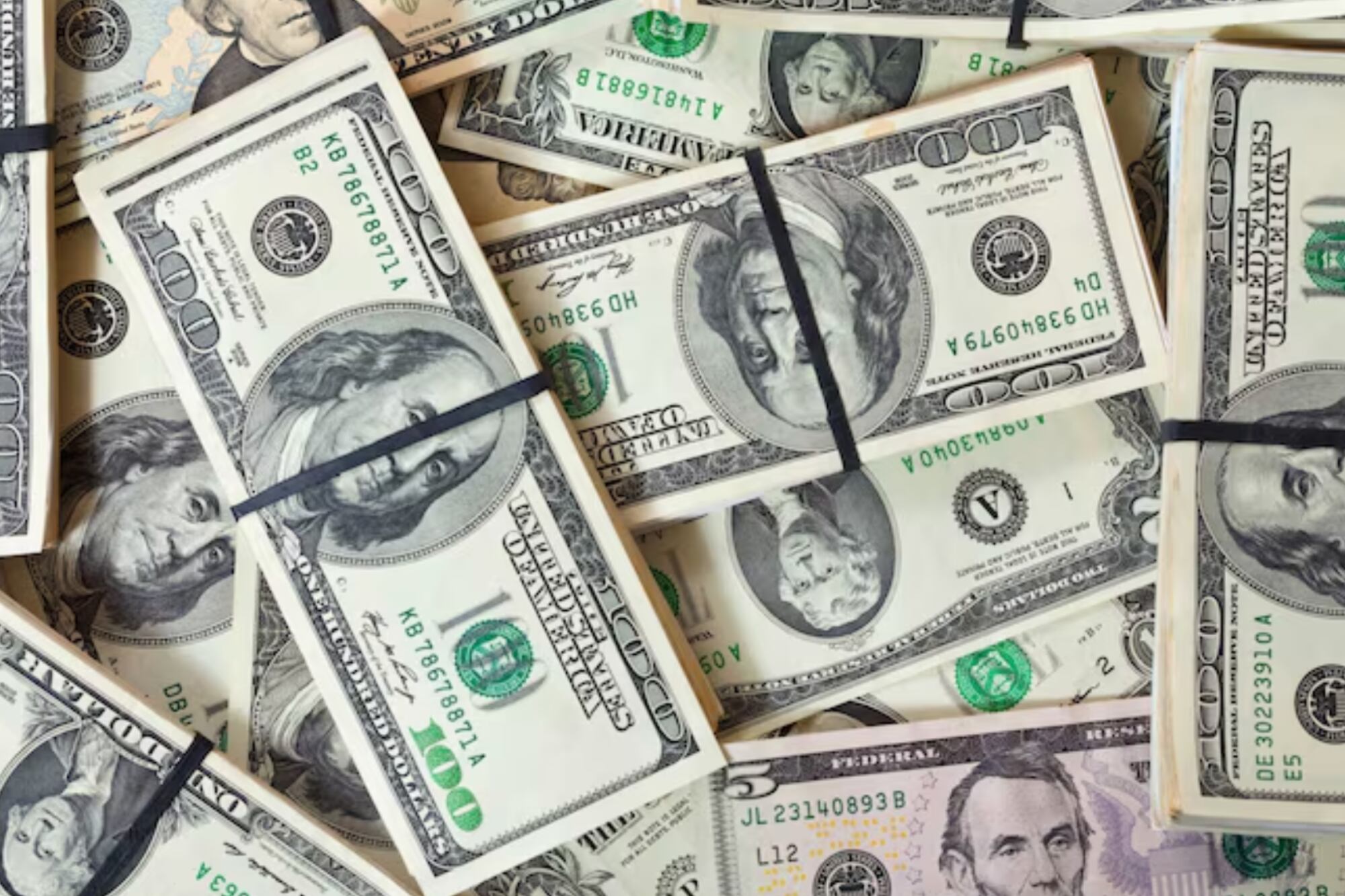 Planea destinar el dinero a su retiro, a la educación de sus nietos y a un viaje con su pareja