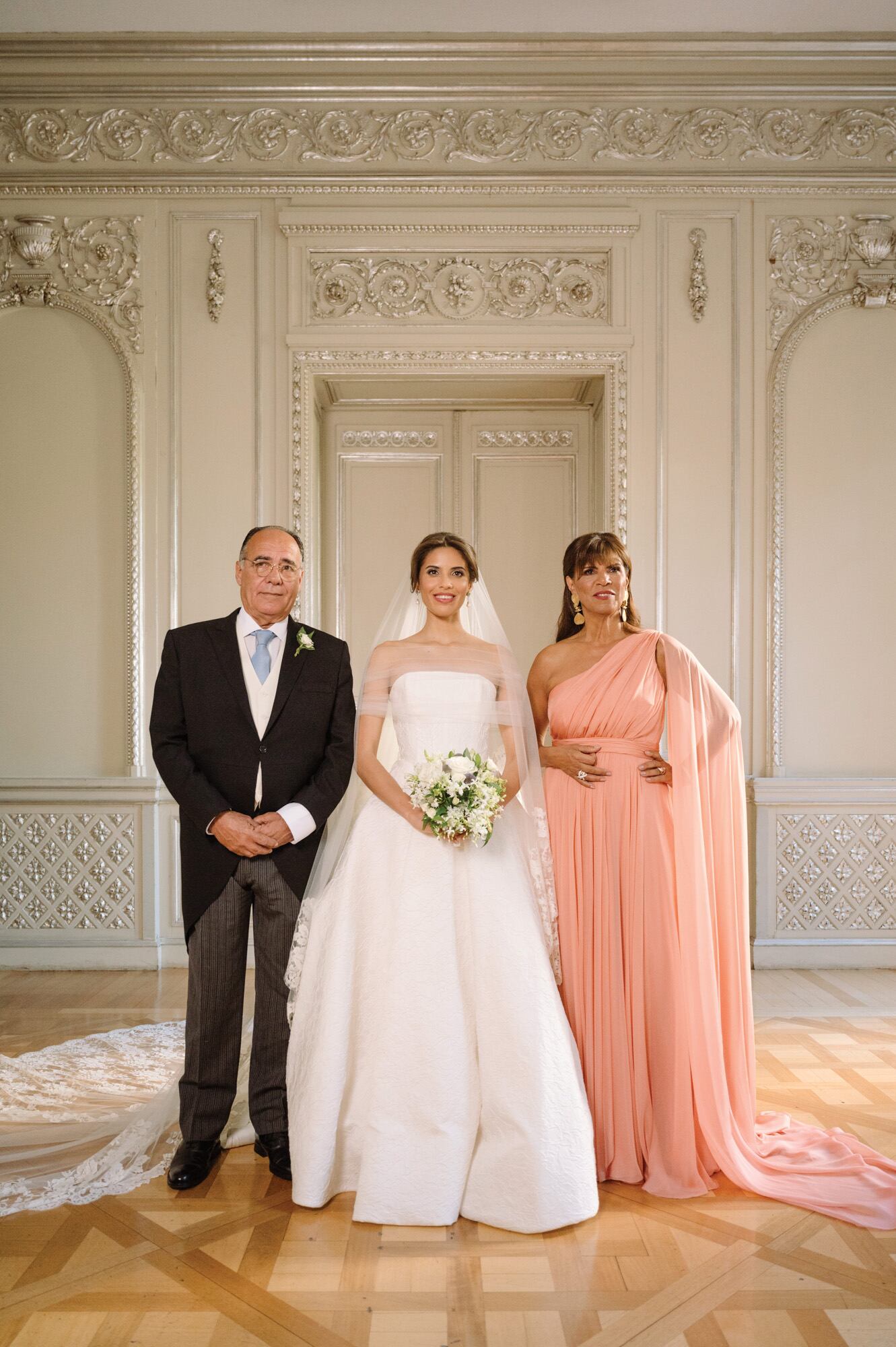 La novia junto a sus padres, Ricardo Laurino y Anamá Ferreira.