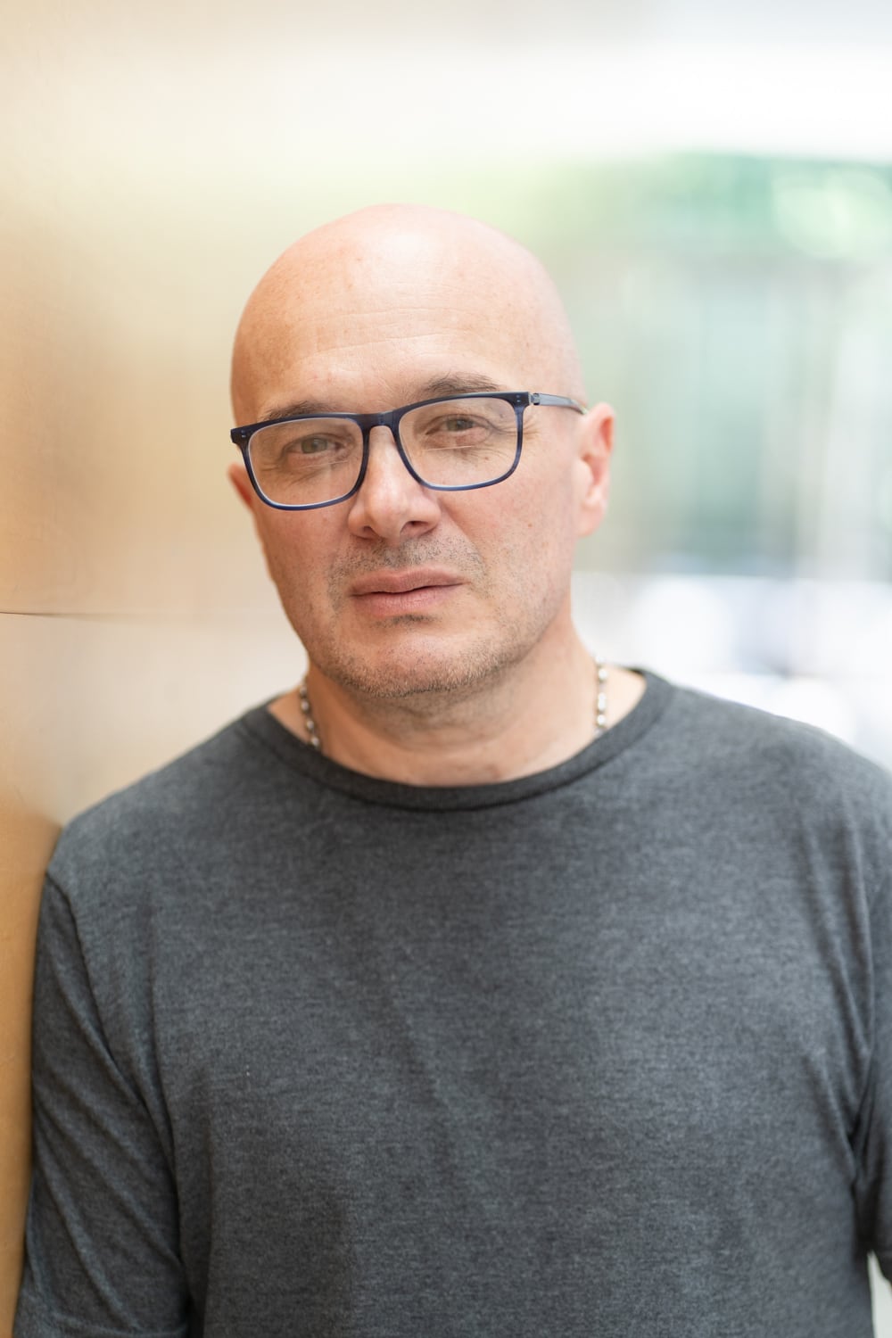 Gustavo Sammartino es periodista y director de cine, desde hace casi cuatro décadas trabaja en periodismo de investigación y en la producción de radio y televisión