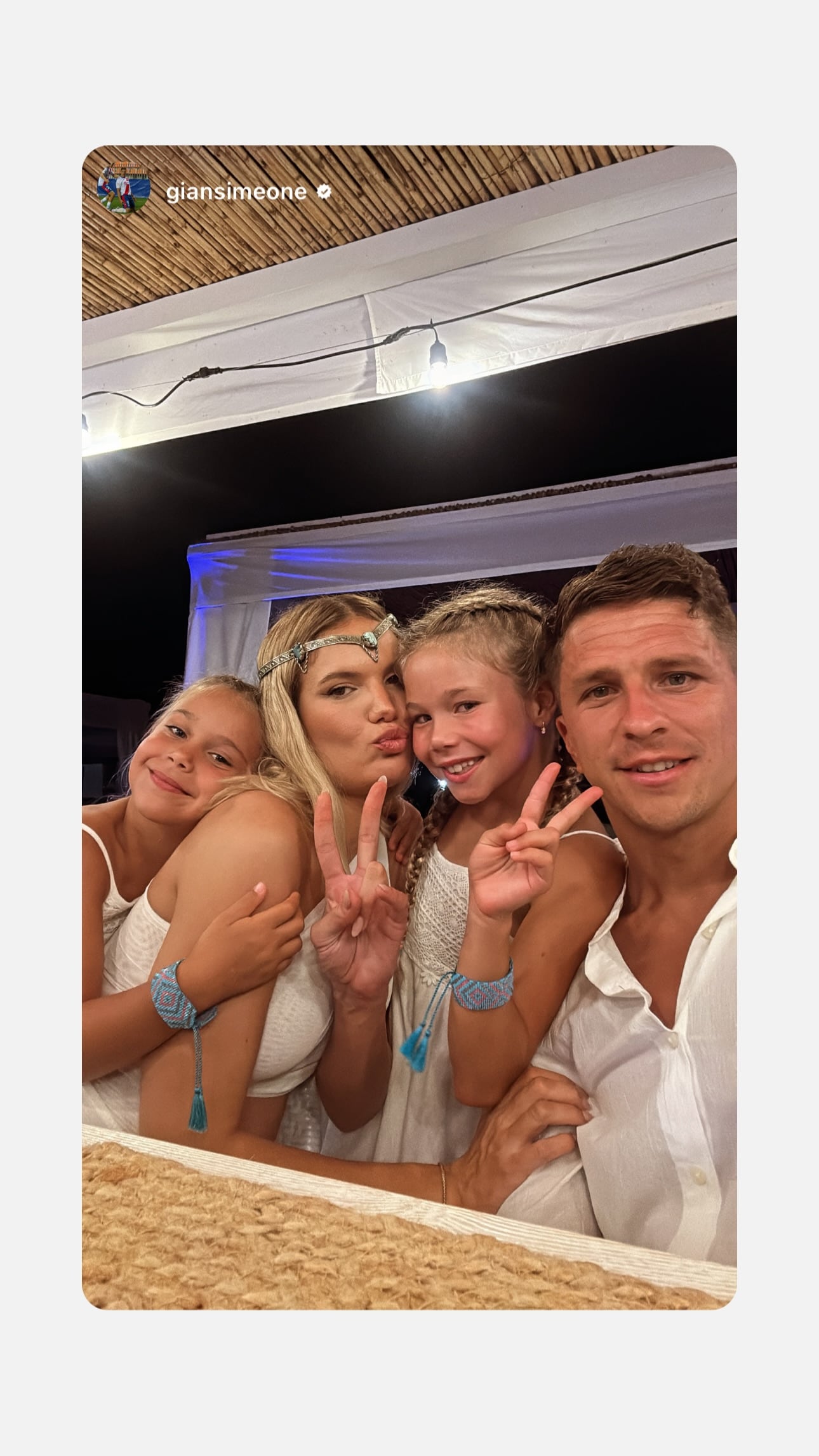 Gianluca Simeone y Eva Bargiela juntos con Francesca y Valentina