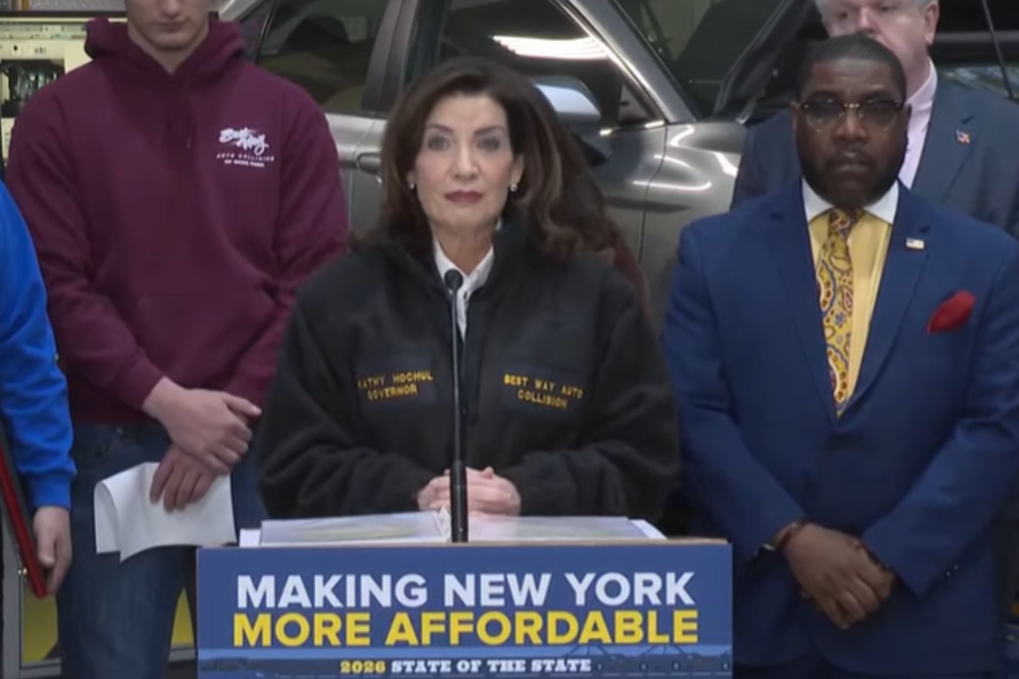 Hochul detalló las medidas para reducir los costos de los seguros de automóviles en Nueva York
